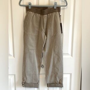 Soft Surroundings khaki straight leg crop NWT